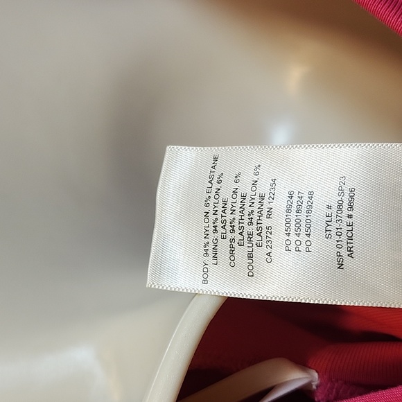 Aritzia Babaton Contour Romamtic Magenta Short Sleeve Square Neck Bodysuit Sz S - Picture 16 of 16